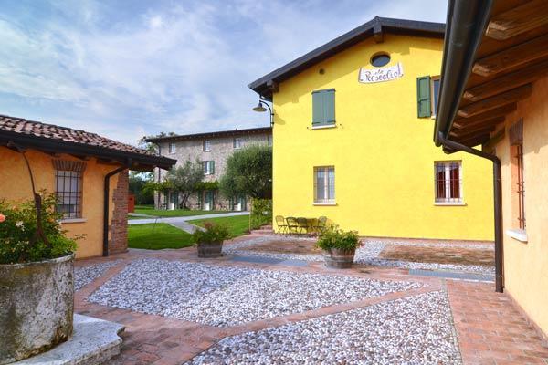 Cascina Le Preseglie Guest House Desenzano del Garda Exterior photo