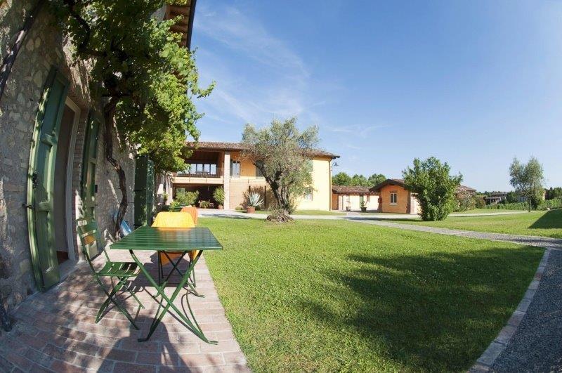 Cascina Le Preseglie Guest House Desenzano del Garda Exterior photo